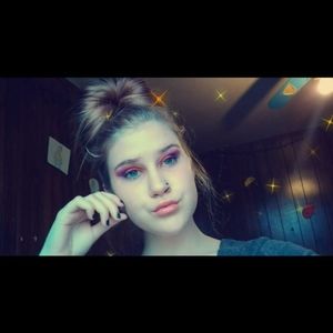 Meet your Posher, Makayla